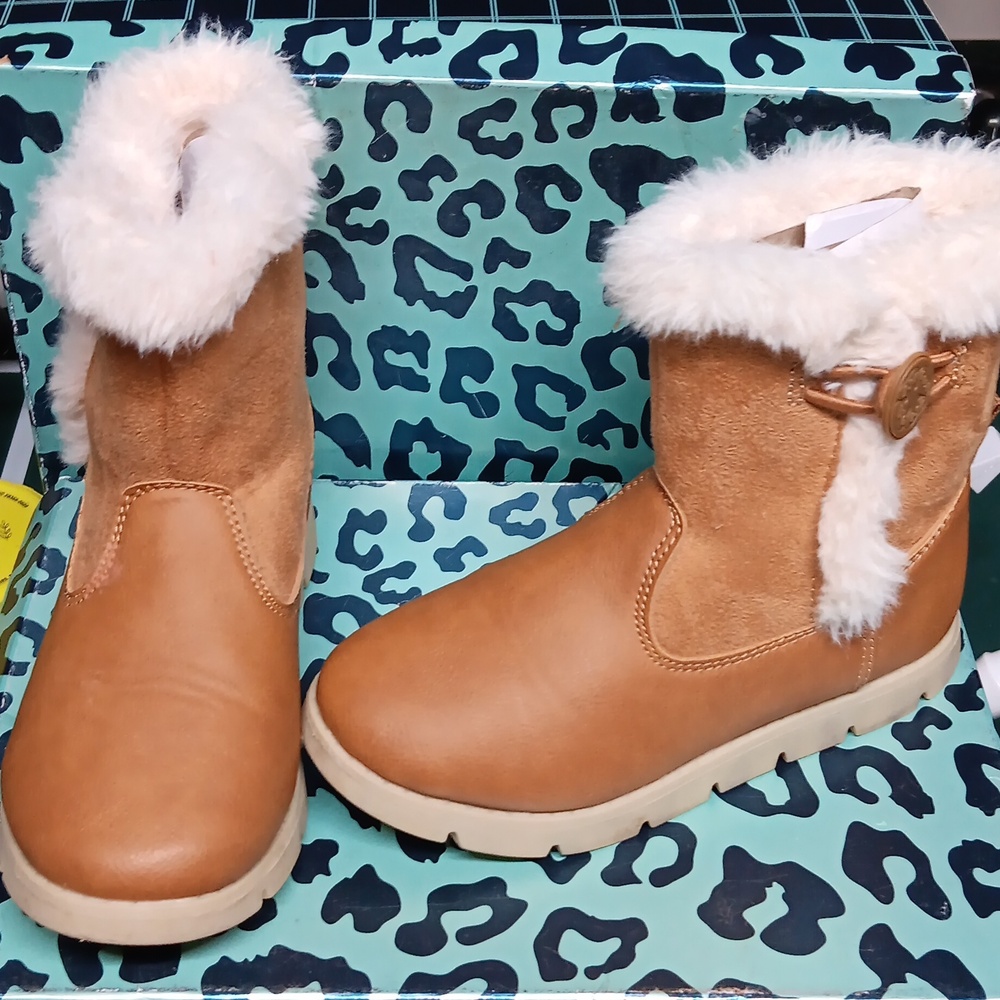 Like New Tan and White Fur-Lined Boots